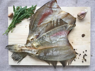 Горбуша стейк: Камбала ёрш (Мурманская) вяленая