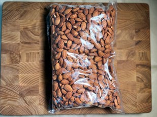 Японские снеки и крекеры: Миндаль копченый