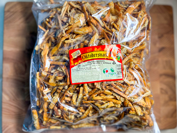 Нитка ЖАРЕНАЯ "Чеснок с зеленью" Oktobersnack 1 кг (сырный продукт) в Долгопрудном