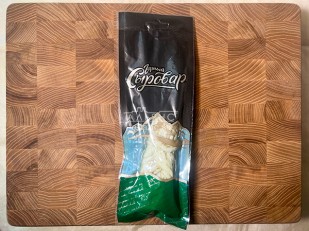 Сыр к пиву: Сыр 100 гр ГОРНЫЙ СЫРОВАР (Косичка с укропом и чесноком)